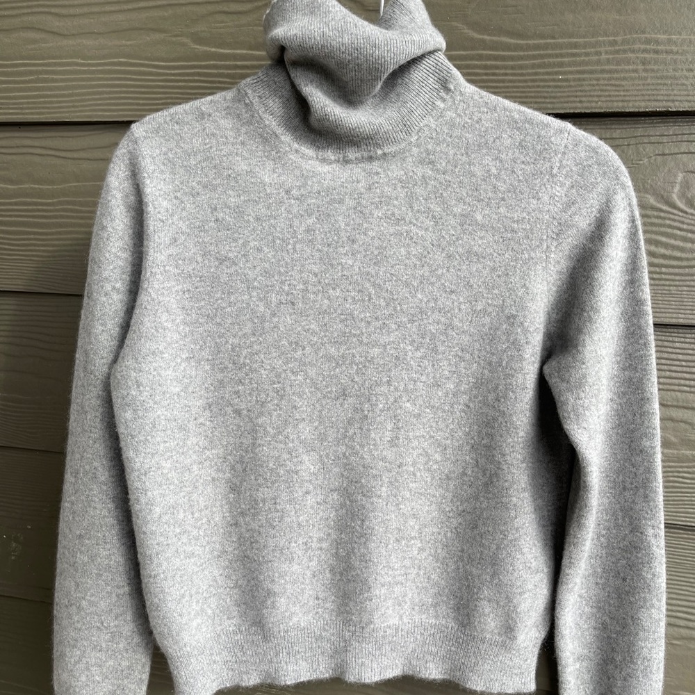 VALERIE STEVENS TwoPly Cashmere Turtleneck Sweater
